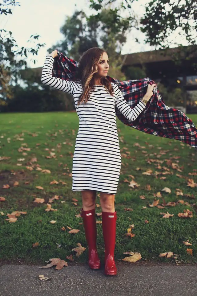 red hunter boots outfit