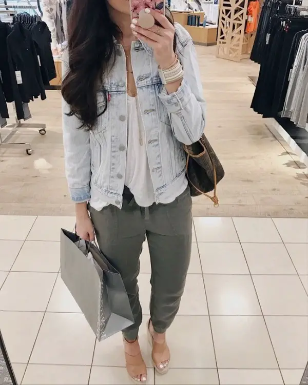 30+ Ways to Effortlessly Rock A Denim Jacket #DenimJacket #DenimJacketOutfits #DenimJacketSpring #DenimJacketWinter
