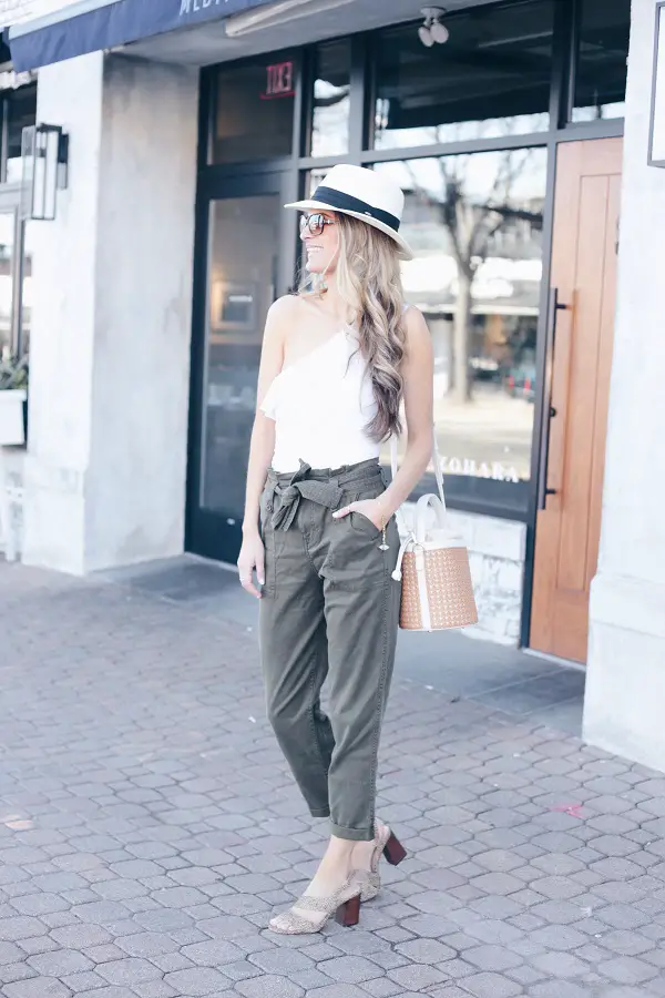 15 High Waisted Tie Pants That Are Flattering For Every Body Type #HightWaistedJeans #HighWaistedTiePants #PaperBagPants #PaperBagPantsOutfit #HighWaistedPantsOutfit