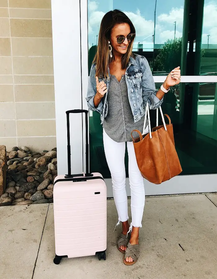 30+ Ways to Effortlessly Rock A Denim Jacket #DenimJacket #DenimJacketOutfits #DenimJacketSpring #DenimJacketWinter