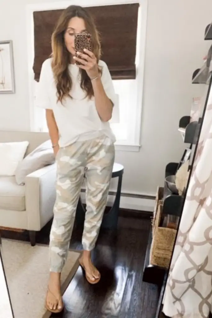 aerie-try-on- sunwashed-desert-joggers