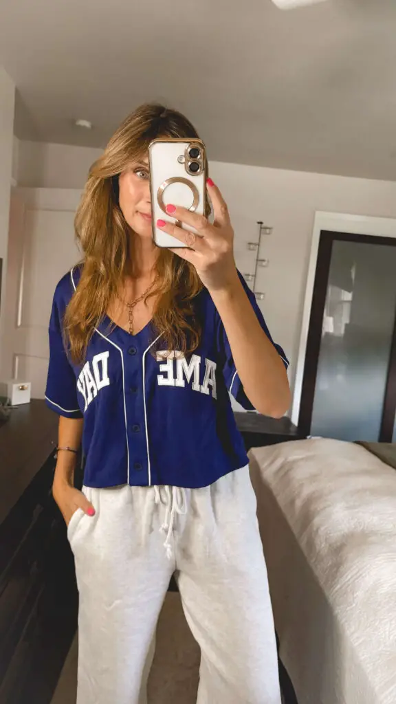 navy-game-day-jersey-women-wide-leg-sweatpants- college-game-day-outfit