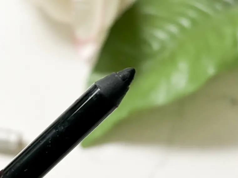 smudge proof-eyeliner-black